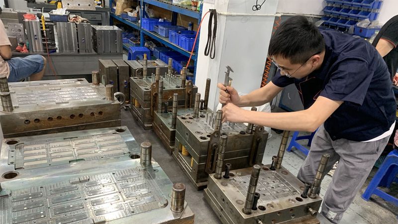 硅胶模具与塑料模具：脱模难易度解析